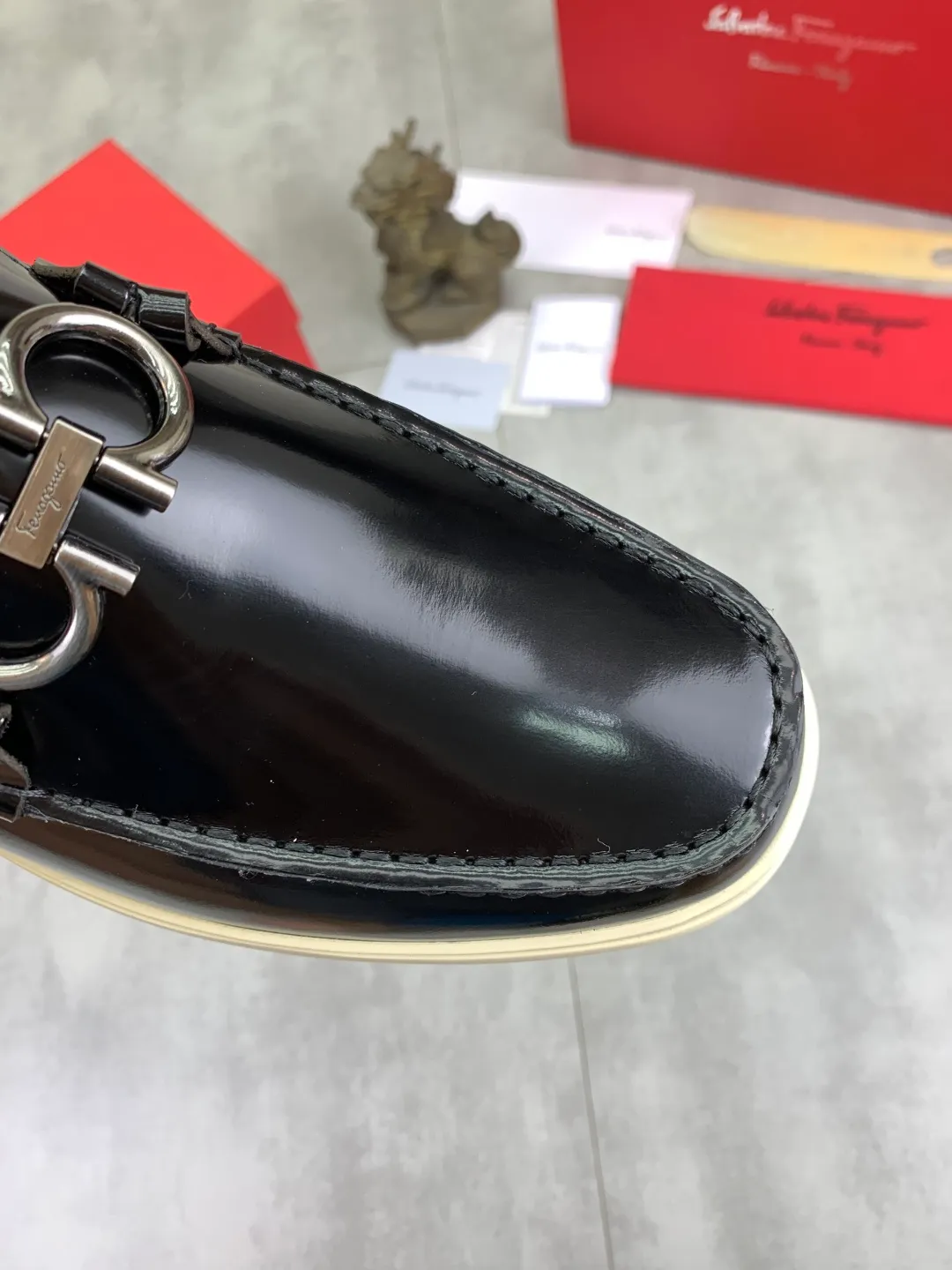 Men's Men's Shoes 💰P580💰[New Style] Water-dyed Niuli 🆘[Salvatore Ferragamo] Ferragamo's latest casual business leather shoes for men! Listed simultaneously! The fabric is made of specially imported original open-edge beaded calfskin, and the interior is made of imported water-dyed cowhide. It is absolutely luxurious and leads the fashion trend. Matching code: 38-44 (45 and 46 can be customized) Black, brown and burgundy colors available